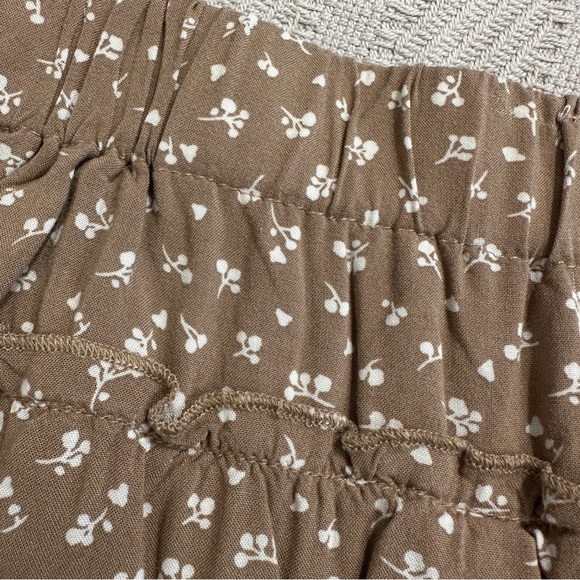 Abercrombie Kids skort, tiered, size 9/10, shorts under skirt, spring, summer - Picture 3 of 10